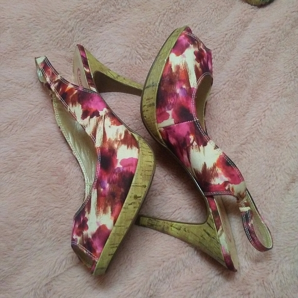 Candie's Shoes - Candie's Flora Print Peep Toe Slingback